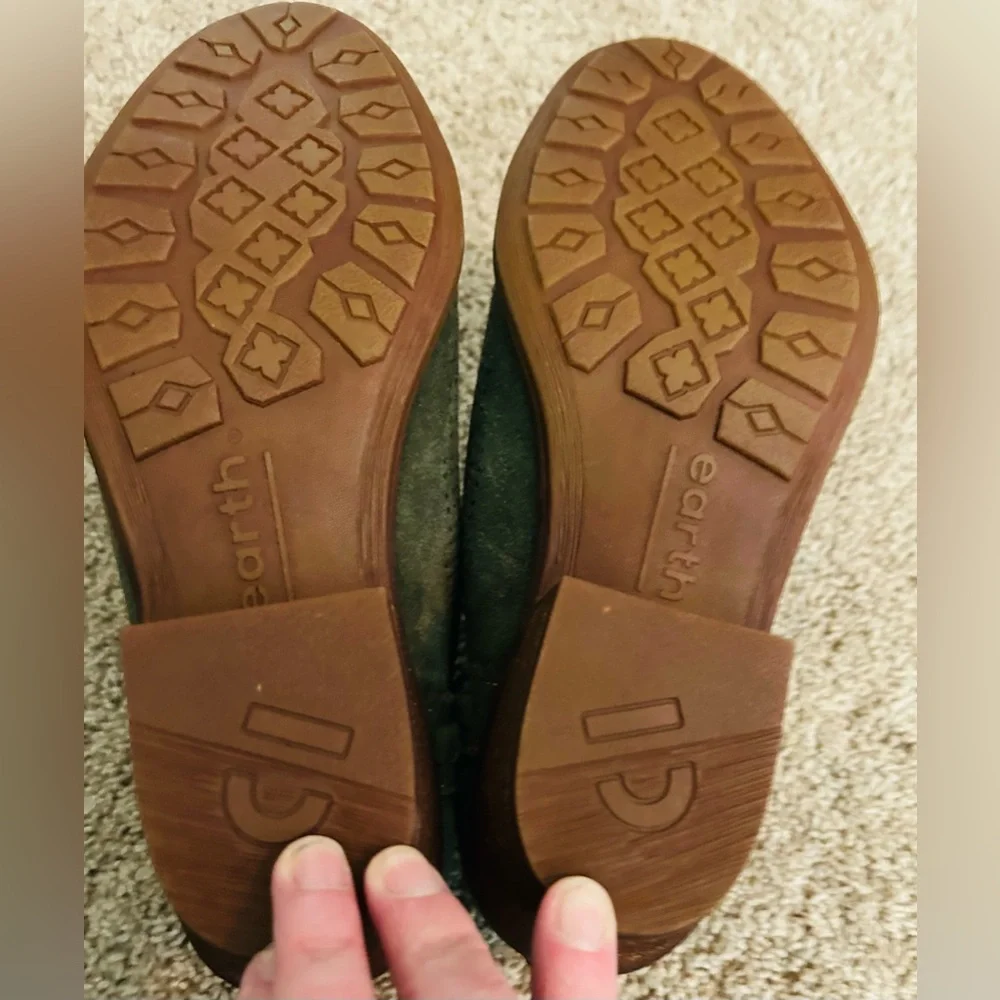 NIB Earth Origins Olive Green “Peak Perry” Perforated Suede Ankle Booties, 9M - Picture 4 of 16